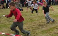 children racing
